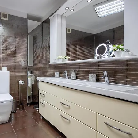 Luxury R&b ☆☆☆ Apartment Split
